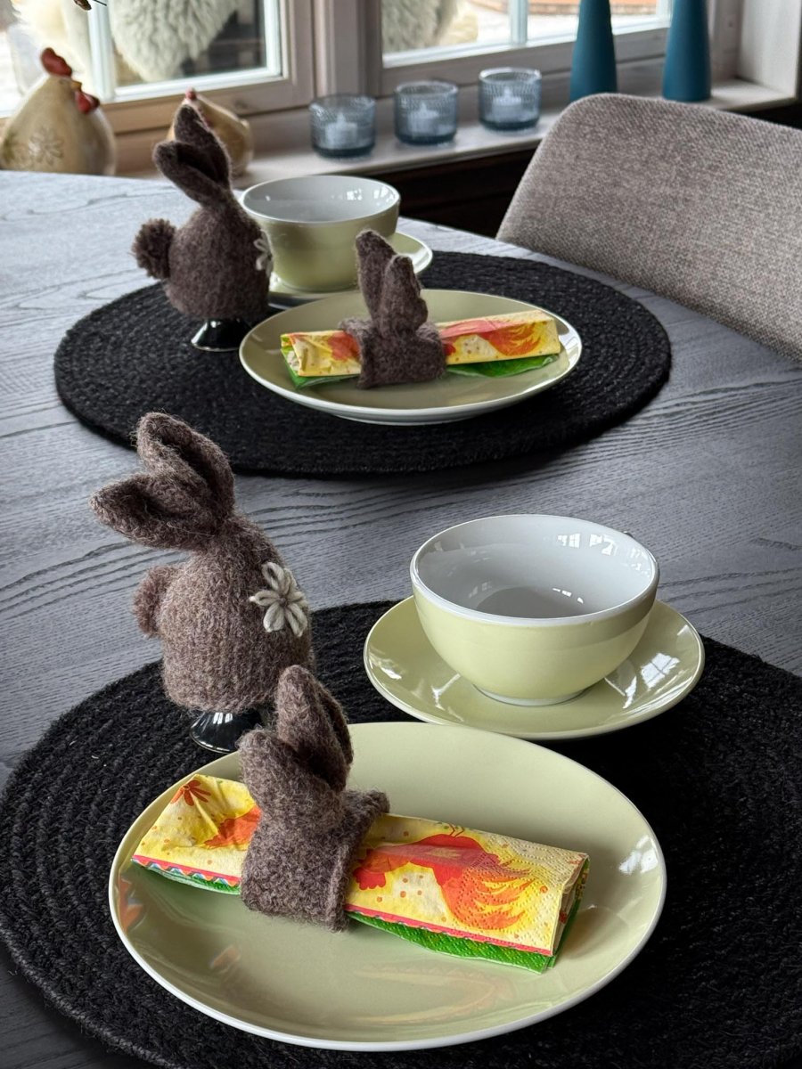 Strikkeoppskrift på hare eggvarmer og serviettring - Image 4
