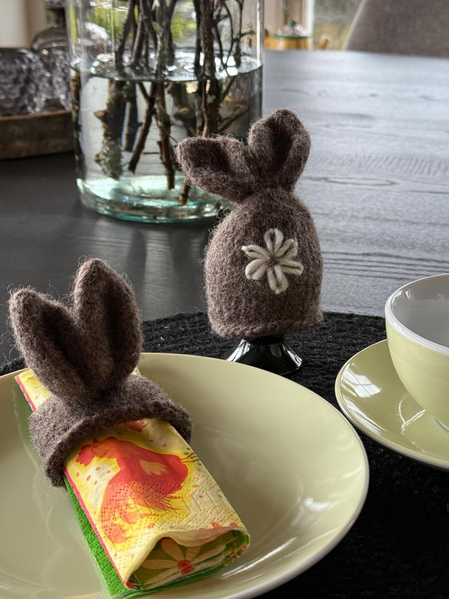 Strikkeoppskrift på hare eggvarmer og serviettring - Image 2