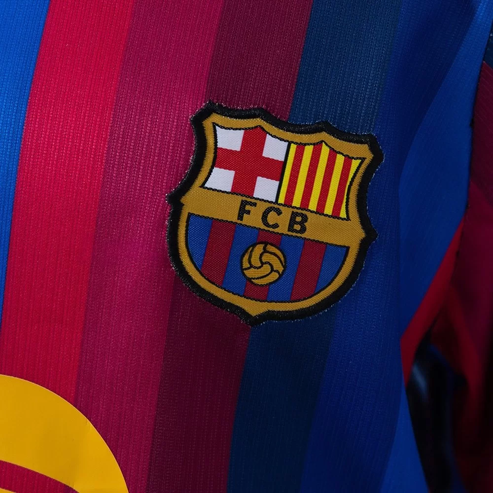 FC Barcelona 2026/27 Hjemmedrakt Barn – Rød & Blå Gradient - Image 4
