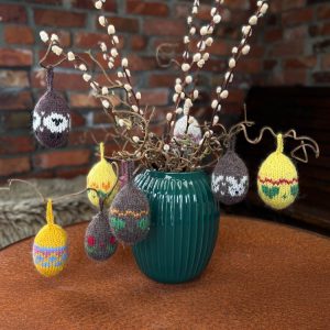 Strikkeoppskrift på påskeegg – Enkle dekorative egg